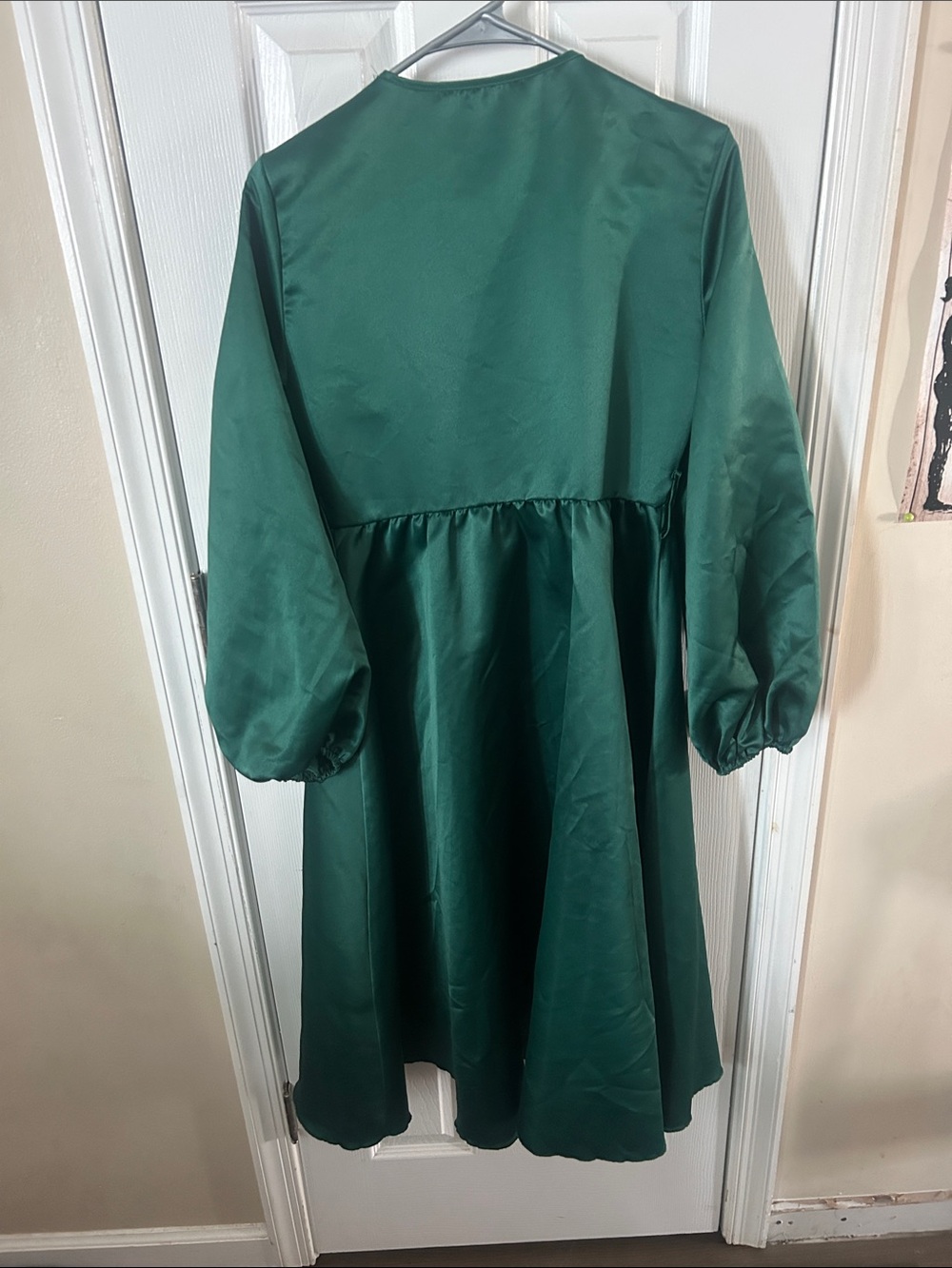 Women’s Emerald Green Satin Puff-Sleeve Party Dress